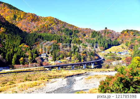 長野県小谷村 島高架橋周辺を望む(長野県小谷村)【2024.11】 121785398