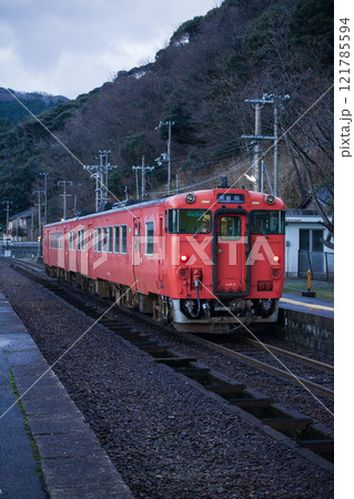 冬の鎧駅 121785594