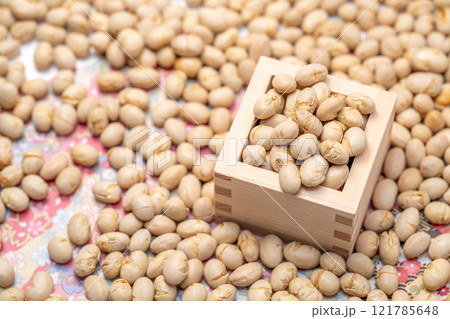 節分の豆 121785648