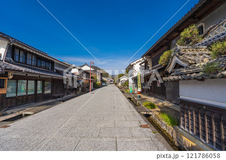 岡山県美作市　因幡海道大原宿の町並み 121786058