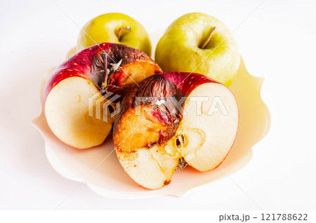 腐敗したリンゴ 121788622