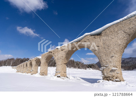 雪景色のタウシュベツ橋梁 121788664