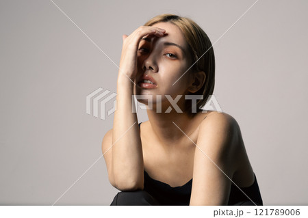 女性　美容　スキンケア　化粧イメージ 121789006