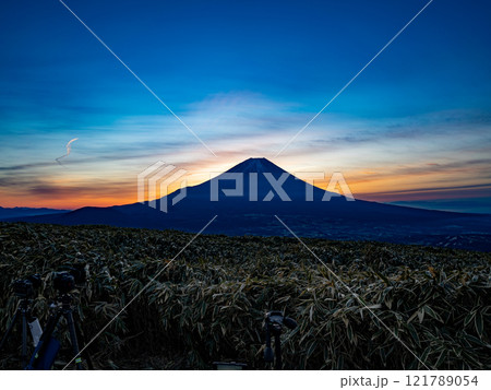 竜ヶ岳のダイヤモンド富士 121789054