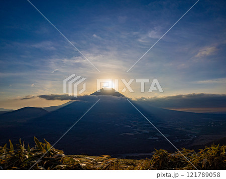 竜ヶ岳のダイヤモンド富士 121789058