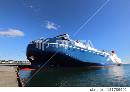 茨城　大洗　大洗港に停泊中のさんふらわあかむい 121789493