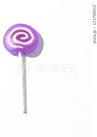 ペロペロキャンディを白背景で撮影 121790015