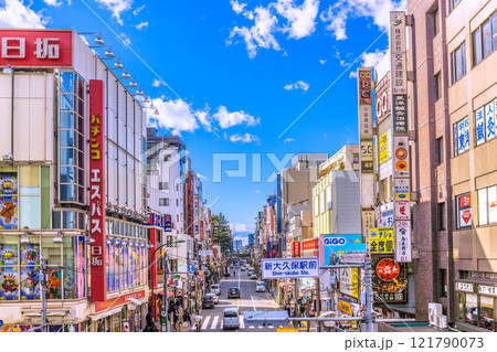 日本の東京都市景観 1月。新大久保駅などを望む＝令和7年1月8日 121790073