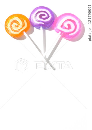 ペロペロキャンディを白背景で撮影 121790091