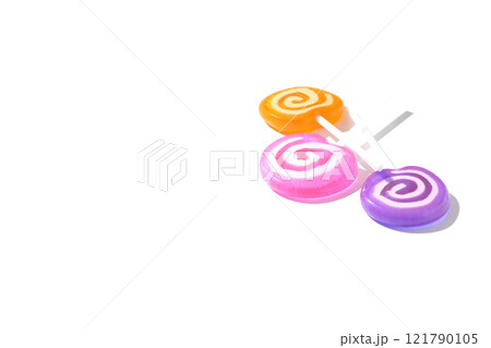 ペロペロキャンディを白背景で撮影 121790105