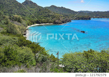 小笠原諸島父島にある境浦海岸 121792379