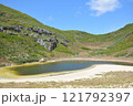 小笠原諸島にある南島の中の陰陽池 121792397