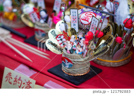 福を招く縁起物煌びやかな宝船 福を招く縁起物煌びやかな宝船 121792883