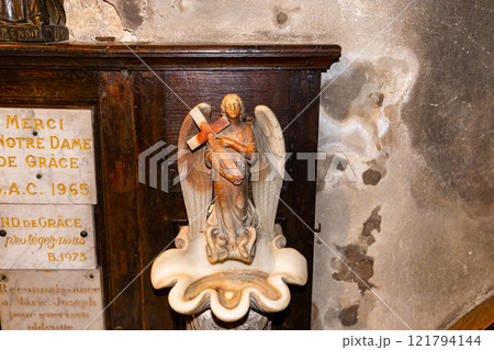 interiors of notre dame de grace, Honfleur, normandy, france 121794144