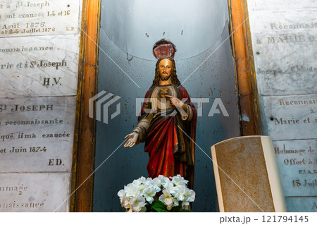 interiors of notre dame de grace, Honfleur, normandy, france 121794145