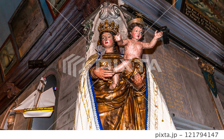 interiors of notre dame de grace, Honfleur, normandy, france 121794147