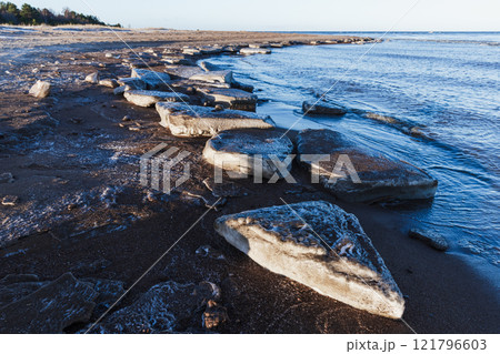 Coastal landscape photography with melting ice floes on the coast 121796603