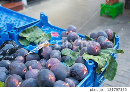 Ripe figs in a container box 121797356