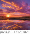 水面に映る夕焼け 121797873