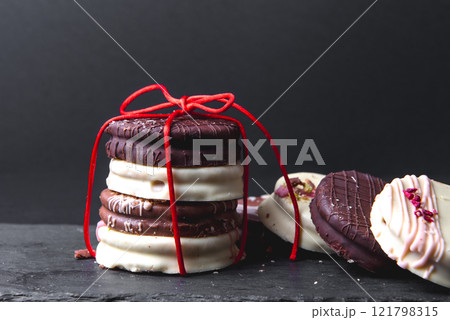 Ischler cookies coated with brown and white chocolate glaze 121798315