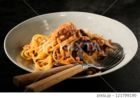 茄子とツナのトマトソースパスタ 茄子とツナのトマトソースパスタ 121799190