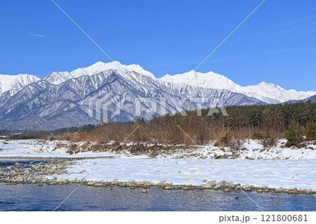 信濃大町山岳展望　冬の北アルプス後立山連峰 121800681