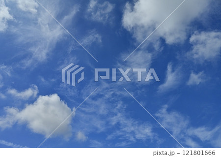 青空に雲 121801666