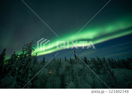 オーロラの見える景色、オーロラ鑑賞、自然現象 121802148