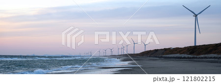 夕暮れの浜岡砂丘 121802215