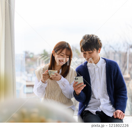 男女のペアのポートレート 男女のペアのポートレート 121802226