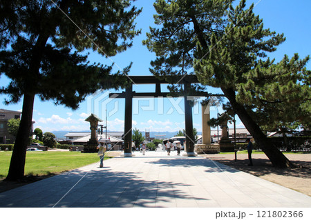 出雲大社から参道神門通り方面 121802366