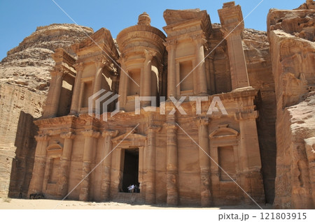 ヨルダン、ペトラ、ペトラ遺跡、エド・ディル、ナバテア人の神殿 ヨルダン、ペトラ、ペトラ遺跡、エド・ディル、ナバテア人の神殿 121803915