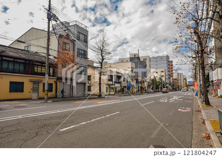 京都市 四条大宮から壬生寺の周辺の街並み 京都市 四条大宮から壬生寺の周辺の街並み 121804247