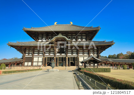 奈良　国宝華厳宗大本山東大寺大仏殿（金堂）　 121804517