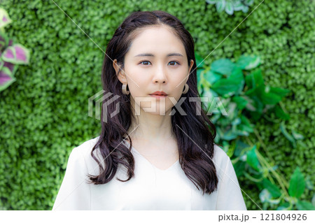 30代女性 ポートレート 30代女性 ポートレート 121804926