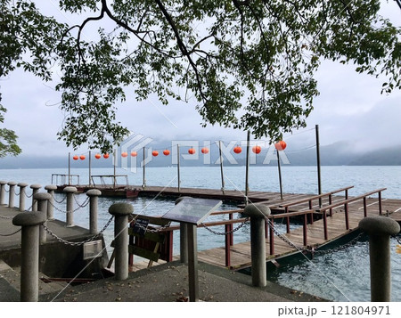 台湾魚池郷日月潭の埠頭 台湾魚池郷日月潭の埠頭 121804971