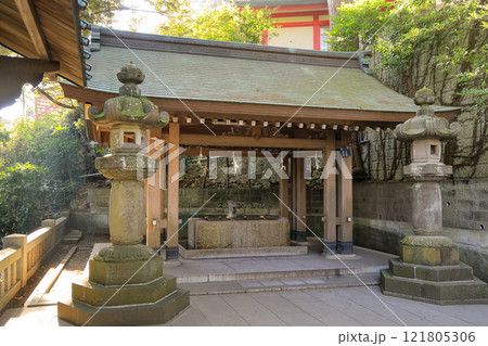 江の島 江の島神社の手水舎 江の島 江の島神社の手水舎 121805306