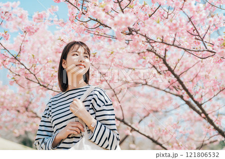 桜と大学生 桜と大学生 121806532