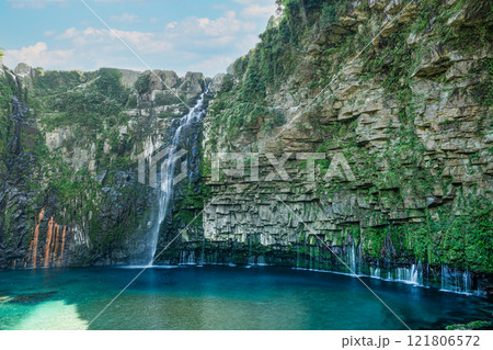 鹿児島県南大隅町　雄大な自然を感じられる雄川の滝 121806572