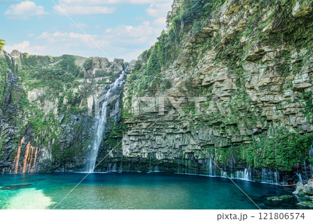 鹿児島県南大隅町　雄大な自然を感じられる雄川の滝 121806574