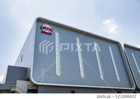 Taiwan Semiconductor Manufacturing Company (TSMC) plant in Hsinchu Science Park, Taiwan, TSMC is the world's largest dedicated independent semiconductor foundry. Taiwan Semiconductor Manufacturing Company (TSMC) plant in Hsinchu Science Park, Taiwan, TSMC is the world's largest dedicated independent semiconductor foundry. 121806622