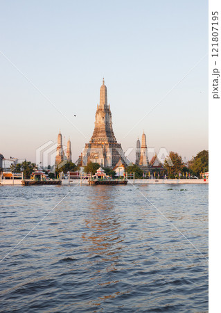 Wat Arun Ratchawararam (Temple of Dawn), famous tourist destination in Bangkok, Thailand. Wat Arun Ratchawararam (Temple of Dawn), famous tourist destination in Bangkok, Thailand. 121807195