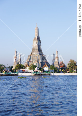 Wat Arun Ratchawararam (Temple of Dawn), famous tourist destination in Bangkok, Thailand. Wat Arun Ratchawararam (Temple of Dawn), famous tourist destination in Bangkok, Thailand. 121807198