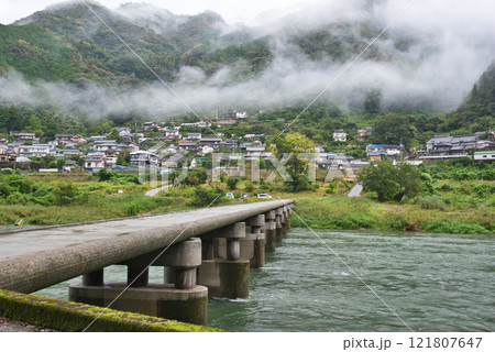 雨の浅尾沈下橋 雨の浅尾沈下橋 121807647