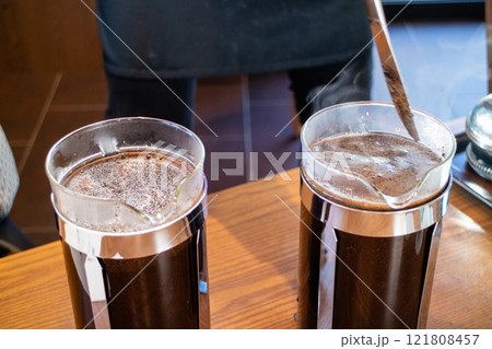 フレンチプレスでいれるコーヒー フレンチプレスでいれるコーヒー 121808457