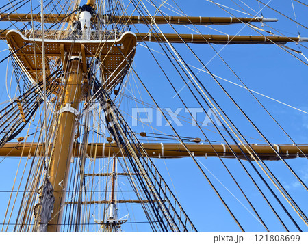 Ropes stretched across the masts of an old ship 121808699