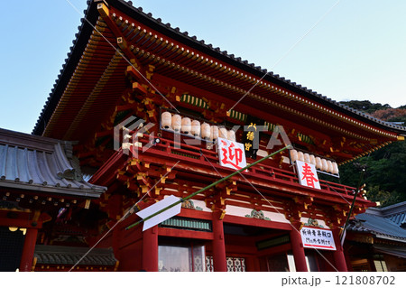 鶴ヶ岡八幡宮・楼門 121808702