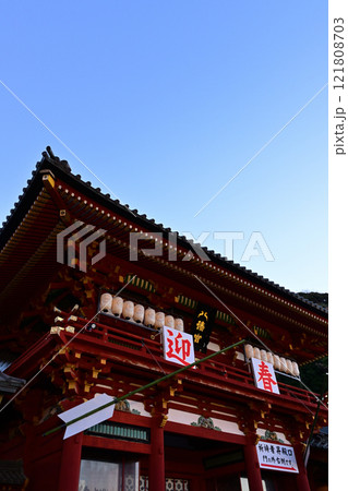 鶴ヶ岡八幡宮・楼門 121808703