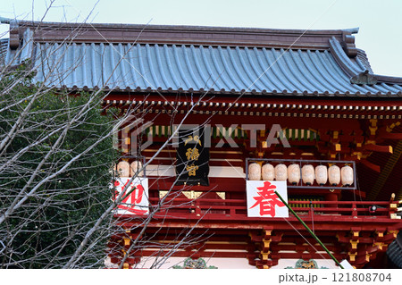 鶴ヶ岡八幡宮・楼門 121808704