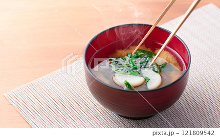 春の七草のお味噌汁 春の七草のお味噌汁 121809542